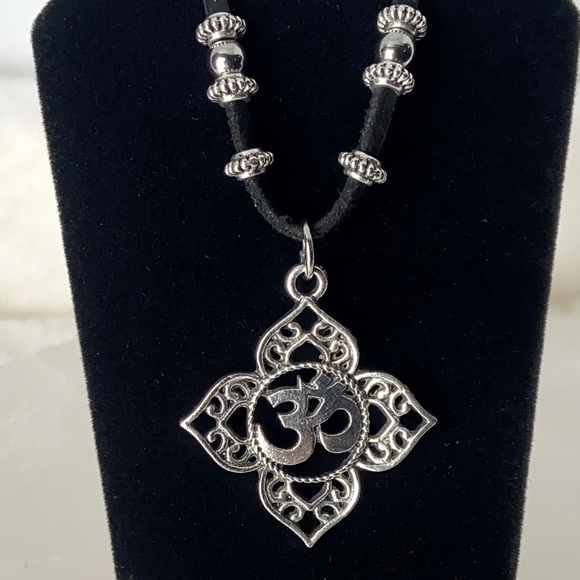 🔴Om sign flower boho adjustable choker necklace - Picture 6 of 7